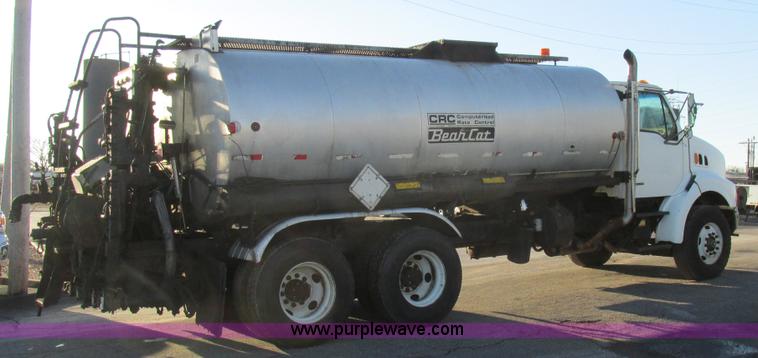 image for item K5219 1999 Sterling L8513 oil distributor