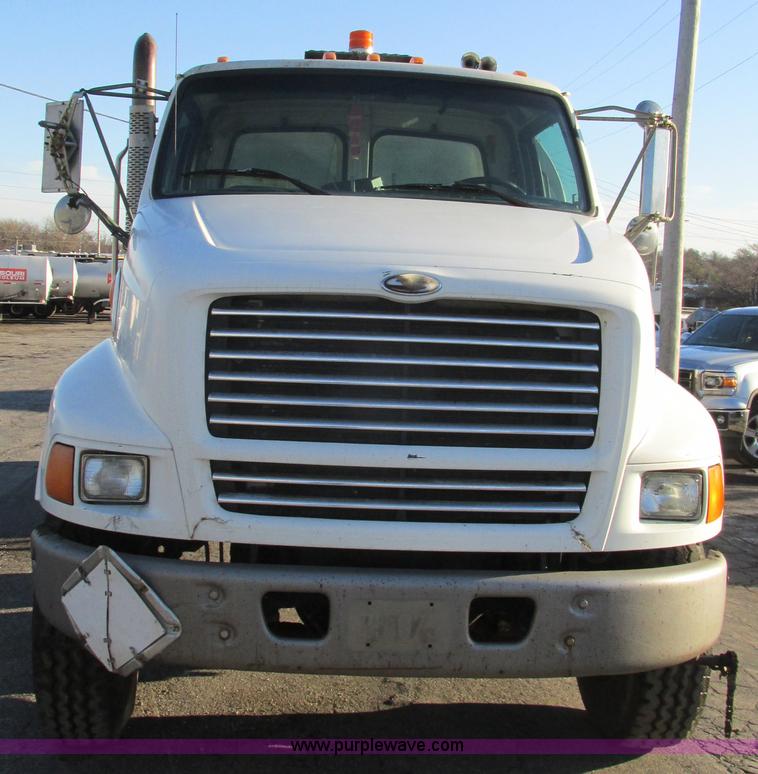 image for item K5219 1999 Sterling L8513 oil distributor