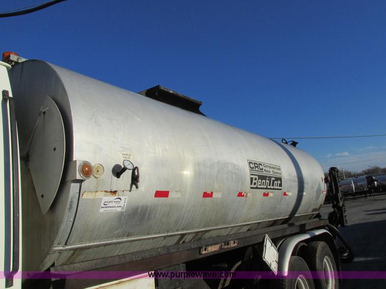 image for item K5219 1999 Sterling L8513 oil distributor