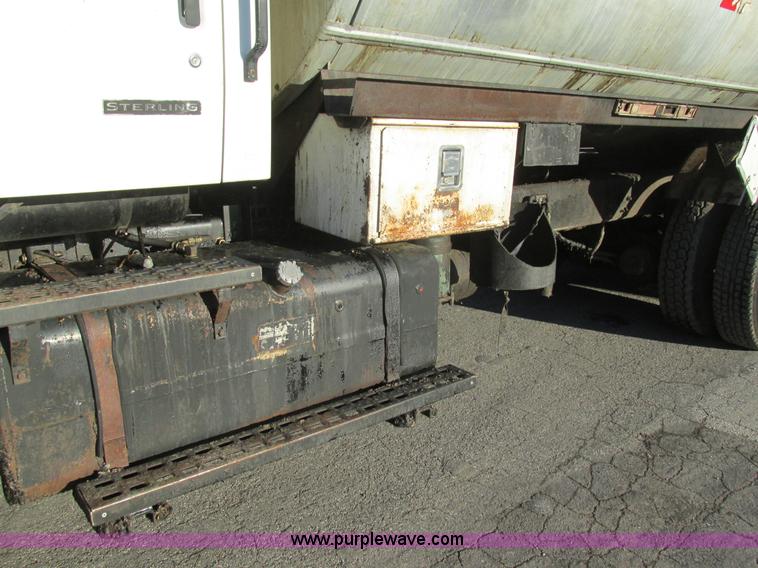 image for item K5219 1999 Sterling L8513 oil distributor