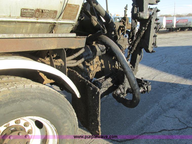 image for item K5219 1999 Sterling L8513 oil distributor