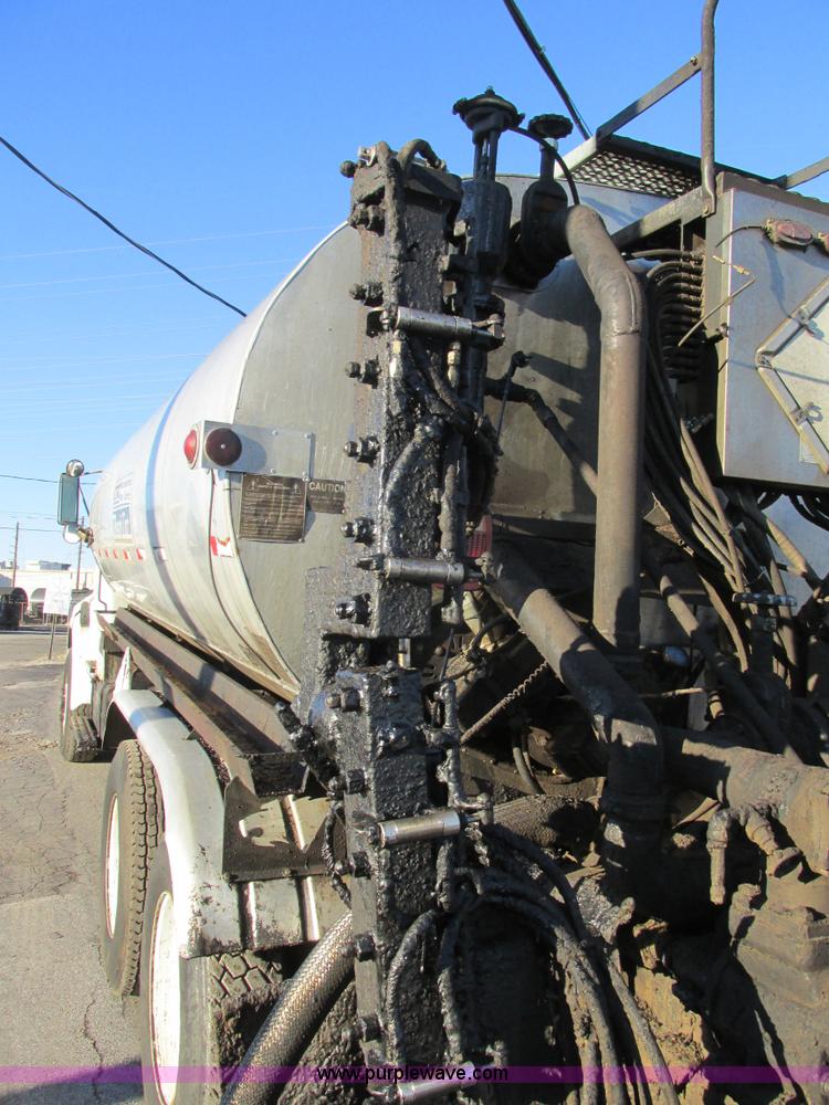 image for item K5219 1999 Sterling L8513 oil distributor