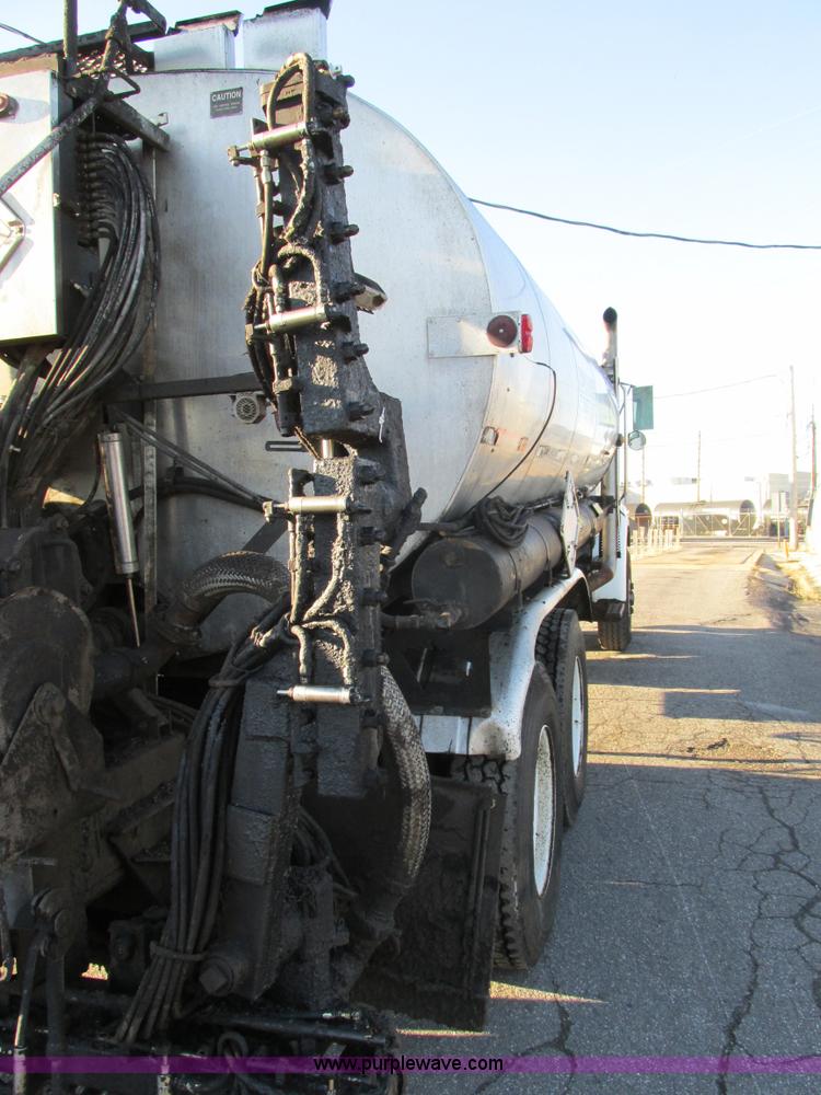 image for item K5219 1999 Sterling L8513 oil distributor