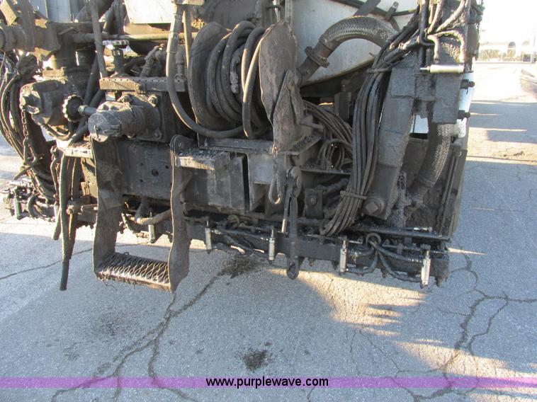 image for item K5219 1999 Sterling L8513 oil distributor