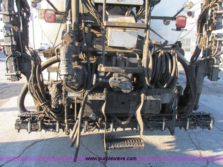 image for item K5219 1999 Sterling L8513 oil distributor