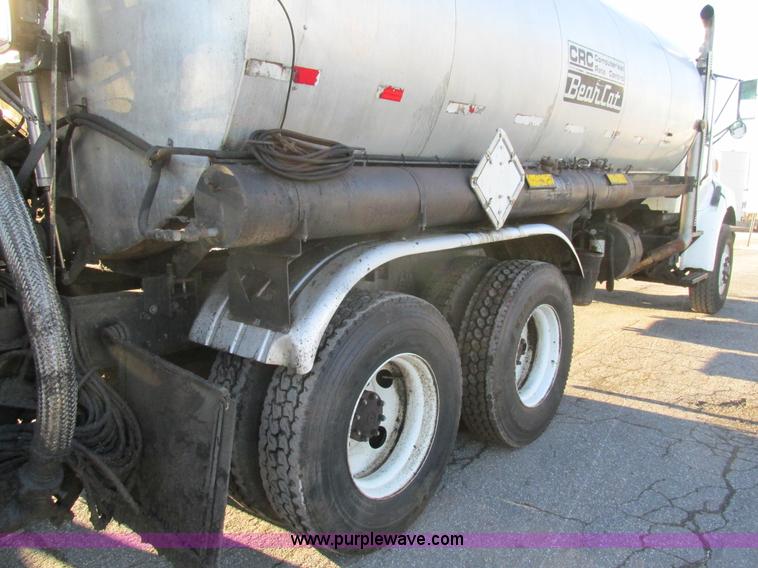 image for item K5219 1999 Sterling L8513 oil distributor