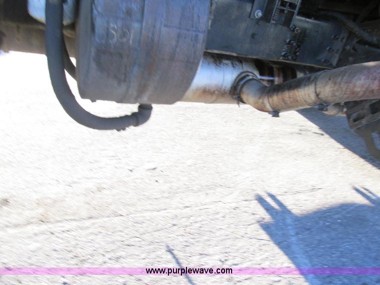 image for item K5219 1999 Sterling L8513 oil distributor