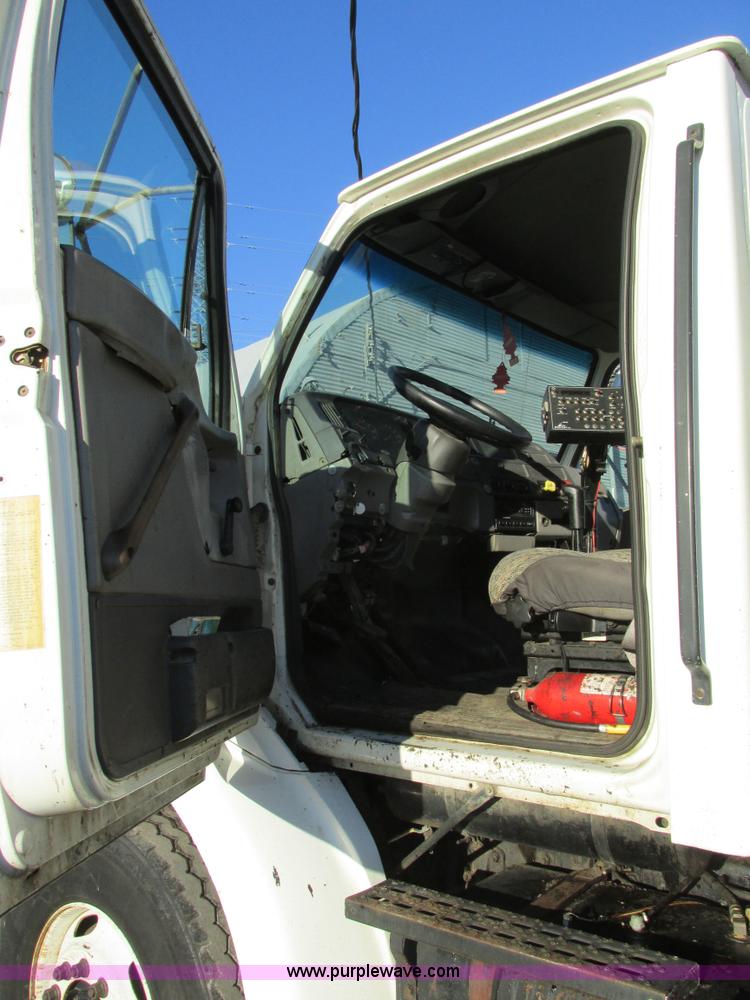 image for item K5219 1999 Sterling L8513 oil distributor