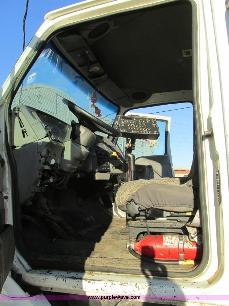 image for item K5219 1999 Sterling L8513 oil distributor