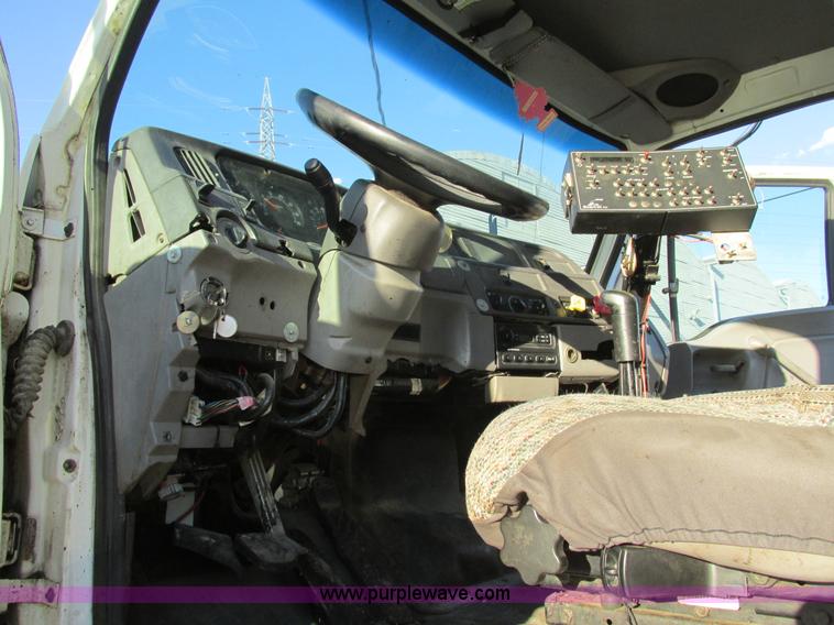 image for item K5219 1999 Sterling L8513 oil distributor