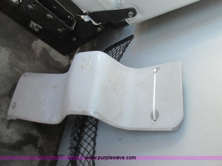 image for item K5219 1999 Sterling L8513 oil distributor