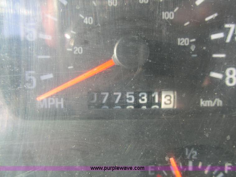 image for item K5219 1999 Sterling L8513 oil distributor