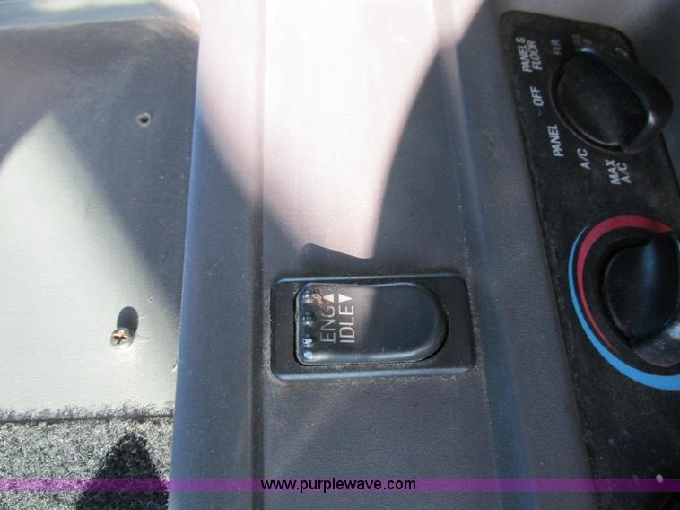 image for item K5219 1999 Sterling L8513 oil distributor