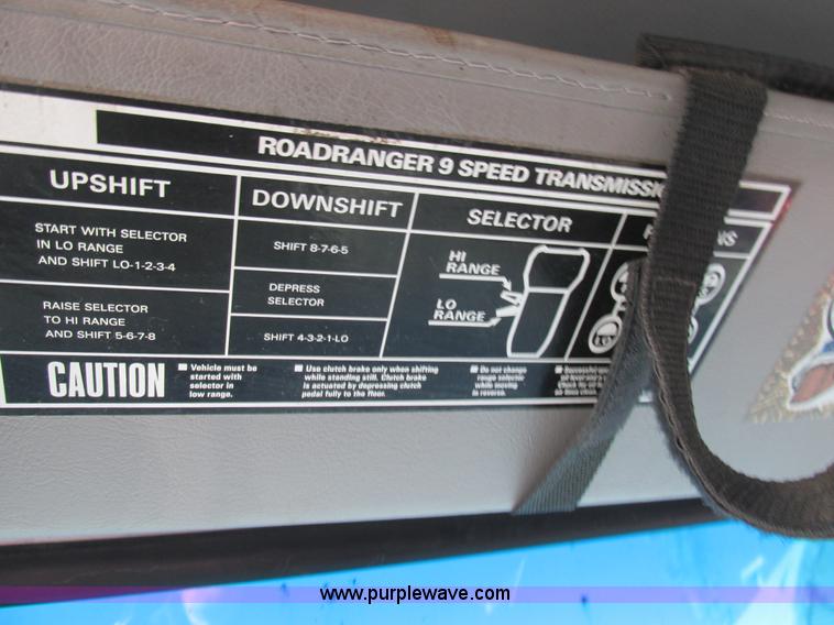 image for item K5219 1999 Sterling L8513 oil distributor