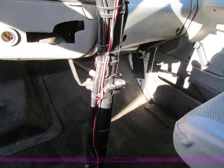 image for item K5219 1999 Sterling L8513 oil distributor