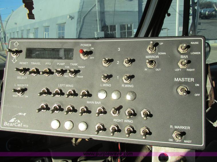 image for item K5219 1999 Sterling L8513 oil distributor