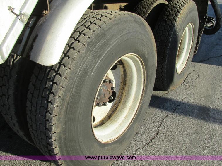 image for item K5219 1999 Sterling L8513 oil distributor