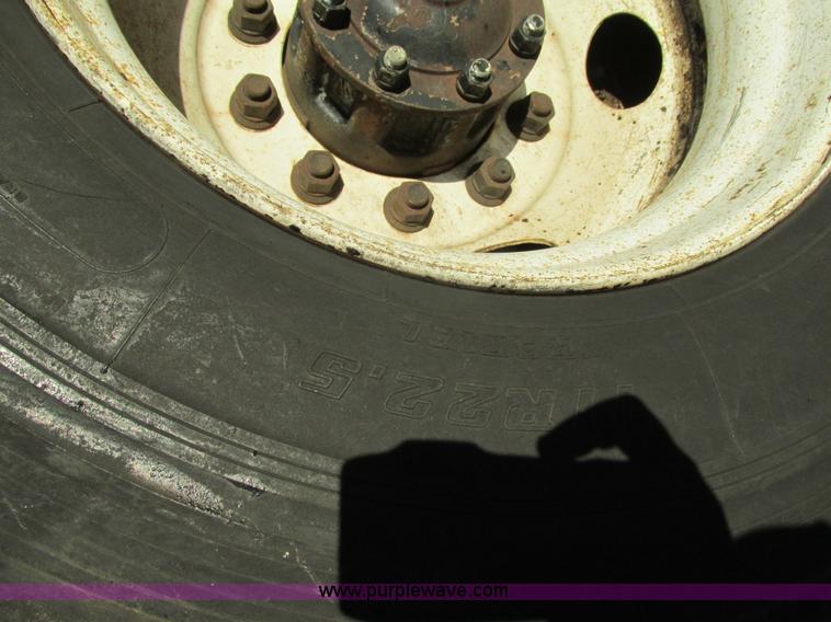 image for item K5219 1999 Sterling L8513 oil distributor