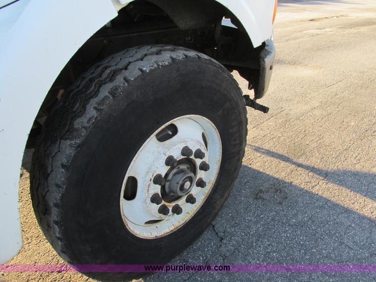 image for item K5219 1999 Sterling L8513 oil distributor