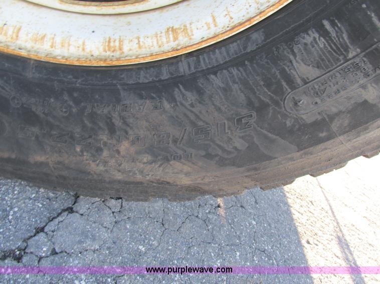 image for item K5219 1999 Sterling L8513 oil distributor