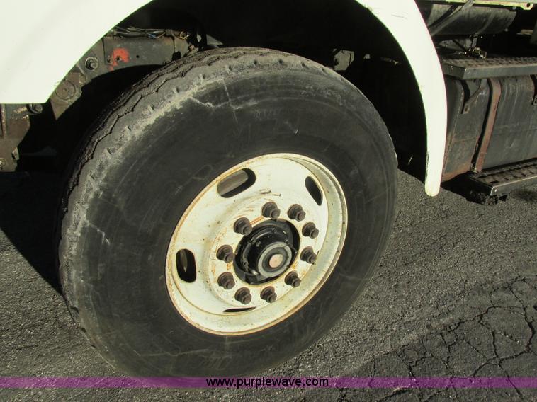 image for item K5219 1999 Sterling L8513 oil distributor