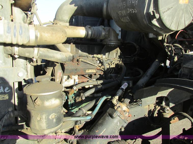 image for item K5219 1999 Sterling L8513 oil distributor