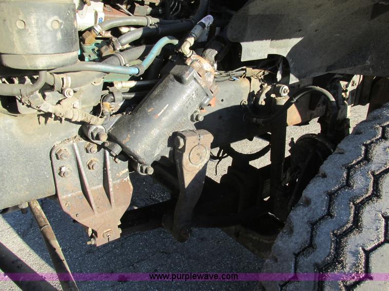 image for item K5219 1999 Sterling L8513 oil distributor