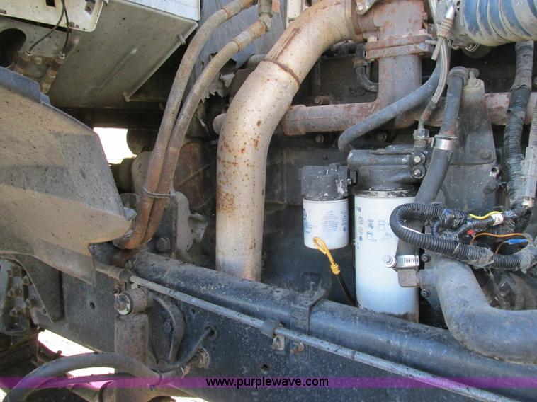 image for item K5219 1999 Sterling L8513 oil distributor