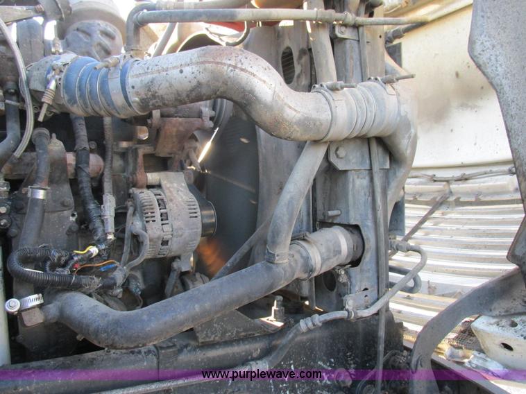 image for item K5219 1999 Sterling L8513 oil distributor