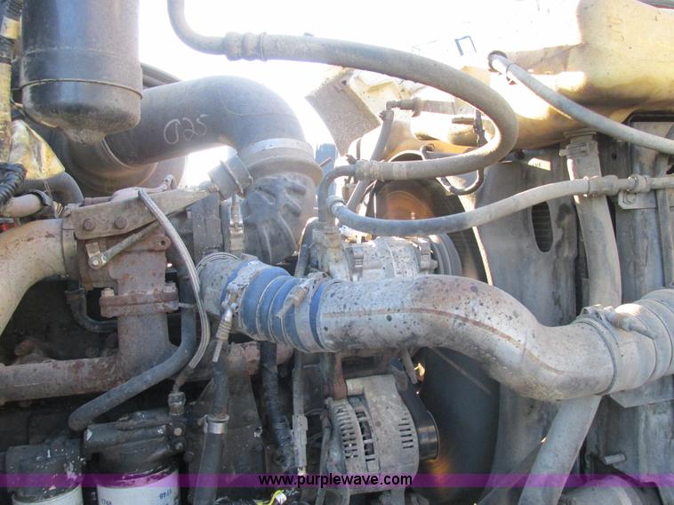 image for item K5219 1999 Sterling L8513 oil distributor