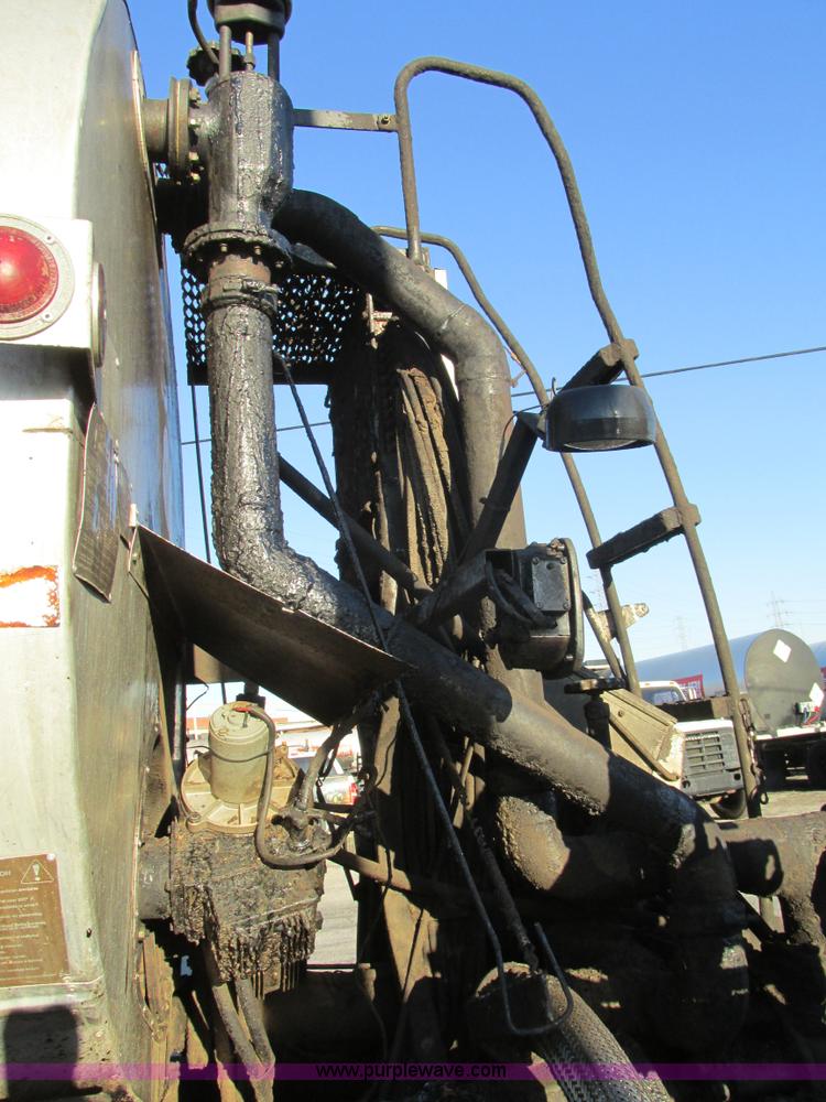 image for item K5219 1999 Sterling L8513 oil distributor