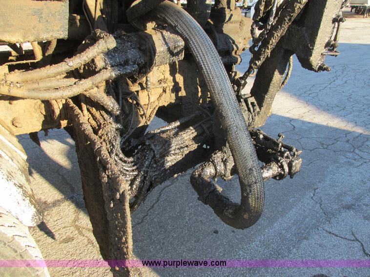 image for item K5219 1999 Sterling L8513 oil distributor