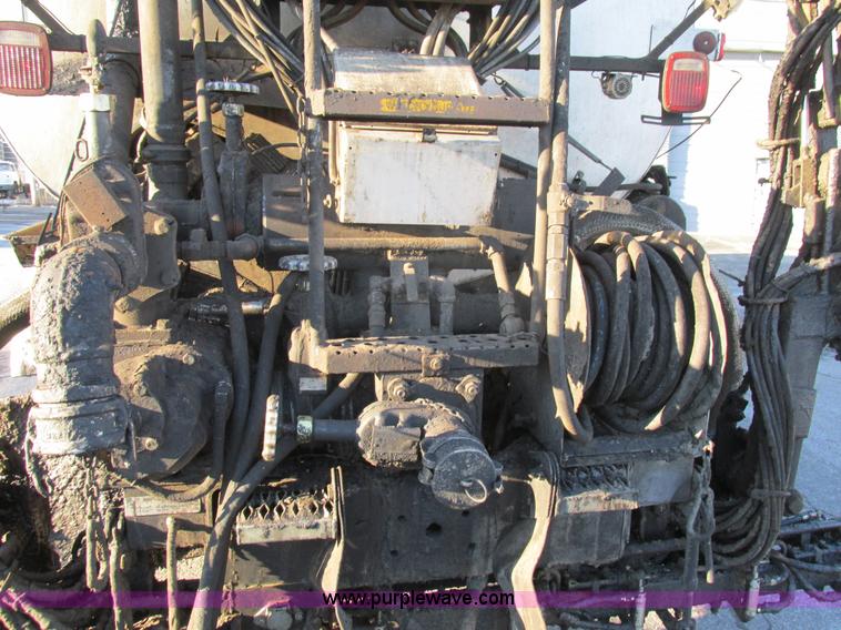 image for item K5219 1999 Sterling L8513 oil distributor