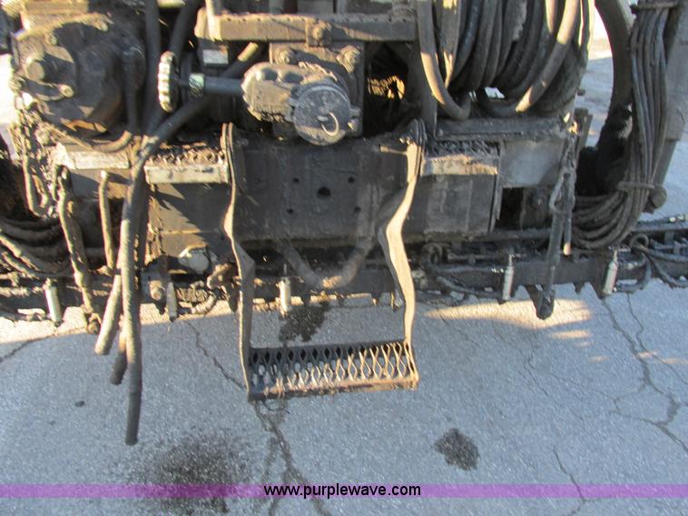 image for item K5219 1999 Sterling L8513 oil distributor