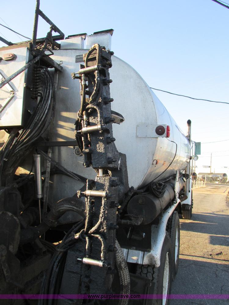 image for item K5219 1999 Sterling L8513 oil distributor