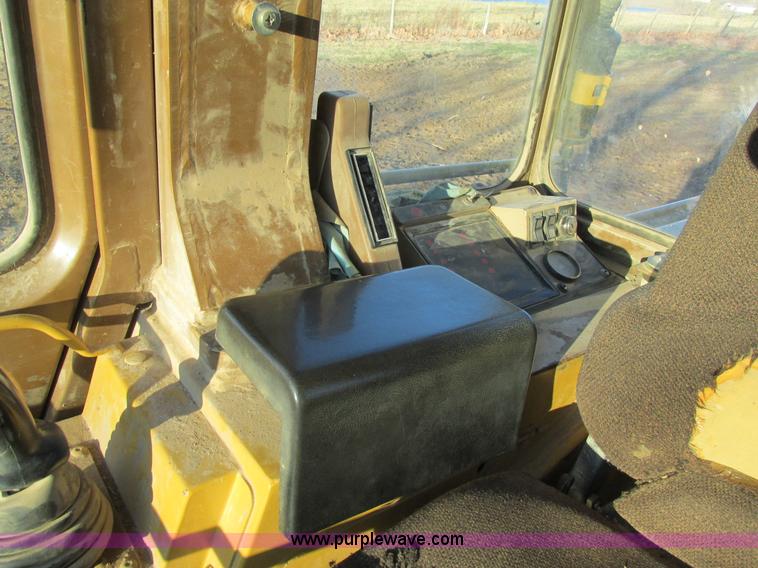 image for item K5242 1998 Caterpillar 963B track loader