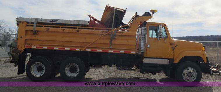 image for item K5251 2002 International F2554 dump truck