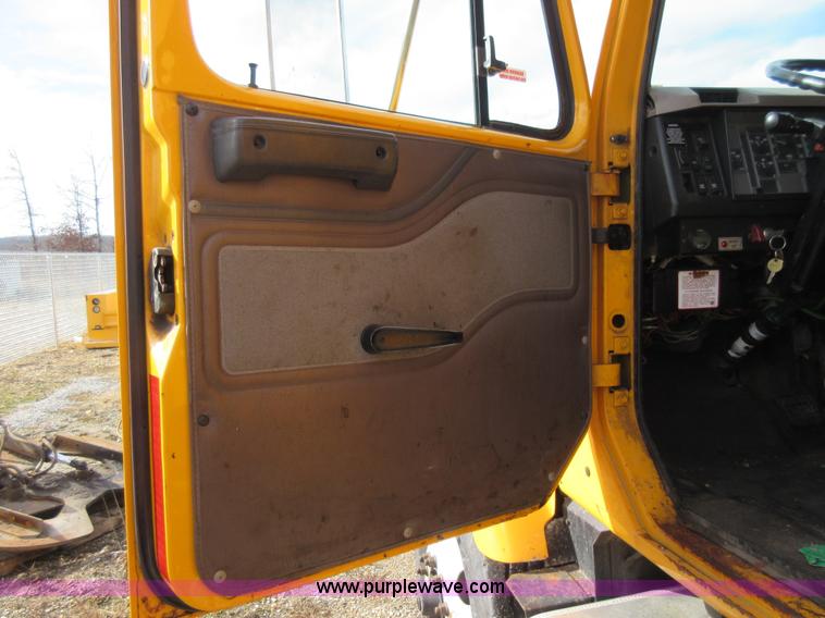 image for item K5251 2002 International F2554 dump truck