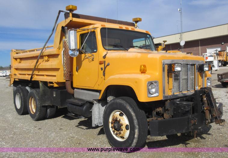image for item K5252 2002 International F2554 dump truck