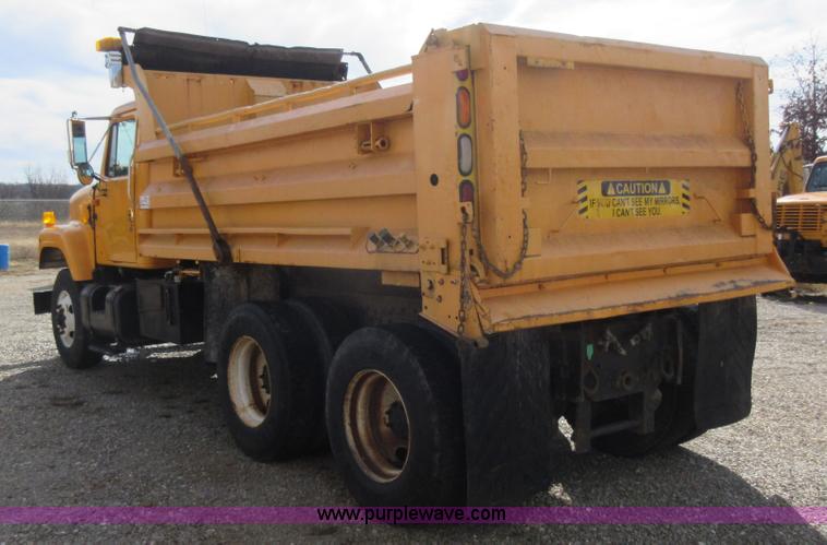 image for item K5252 2002 International F2554 dump truck