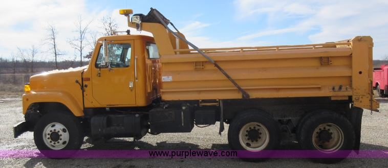 image for item K5252 2002 International F2554 dump truck
