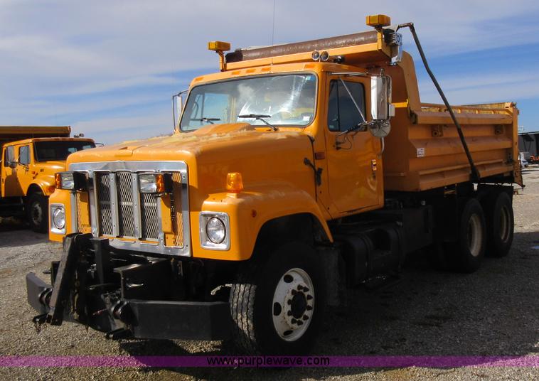 image for item K5252 2002 International F2554 dump truck