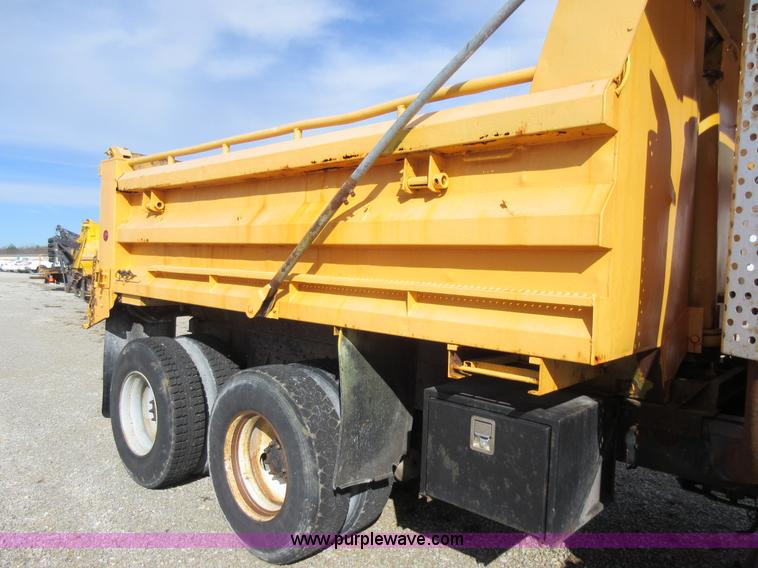 image for item K5252 2002 International F2554 dump truck