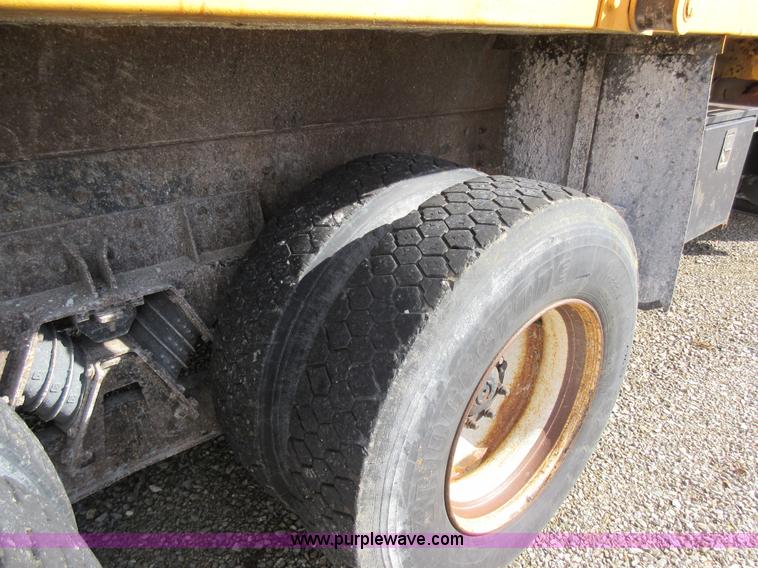 image for item K5252 2002 International F2554 dump truck