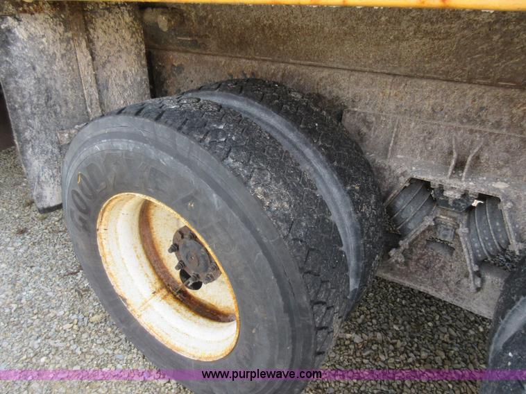 image for item K5252 2002 International F2554 dump truck