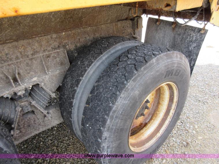 image for item K5252 2002 International F2554 dump truck