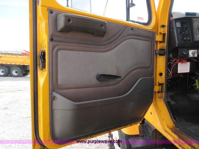 image for item K5252 2002 International F2554 dump truck