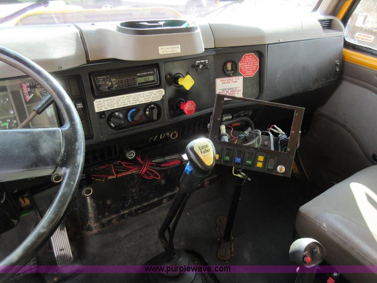 image for item K5252 2002 International F2554 dump truck