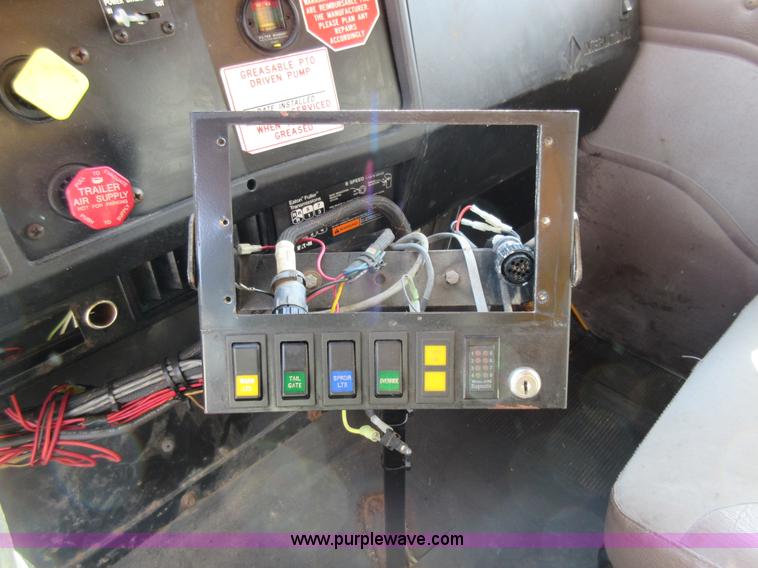 image for item K5252 2002 International F2554 dump truck