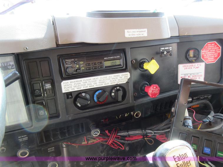 image for item K5252 2002 International F2554 dump truck